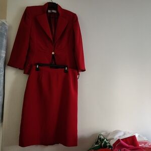 Tahari Set skirt suit ( Suit + Skirt)  Dark red size 4 NWOT